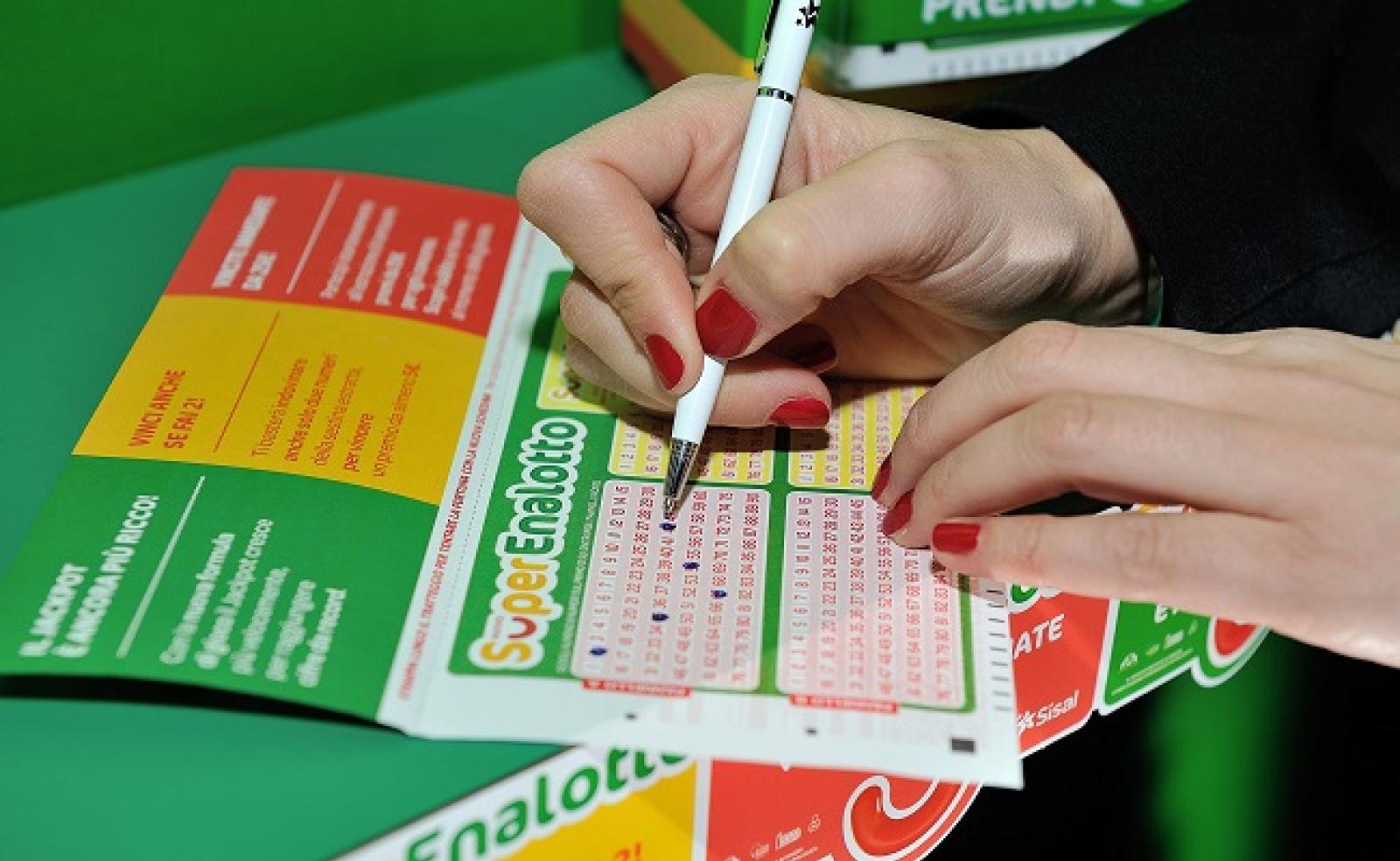 Rovigo sbanca il Superenalotto: 6 da 85 milioni di euro