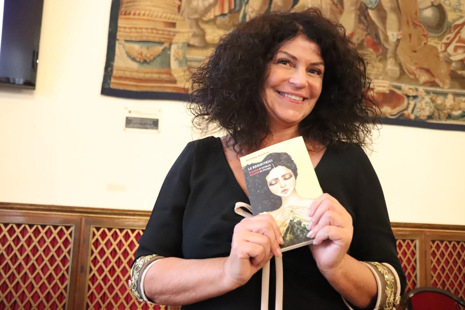 Le&nbsp;Reggitrici di Annalisa Boschini inaugurano l&rsquo;Aperitivo letterario