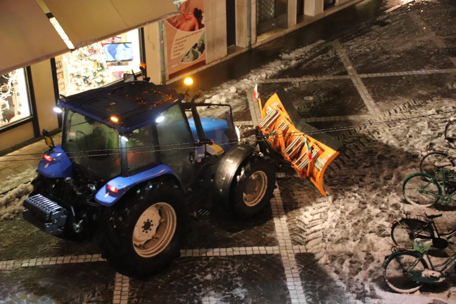 Spargisale e pulizia delle strade