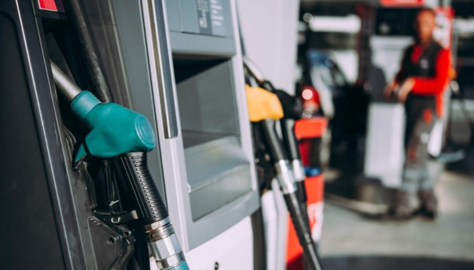 Code ai distributori e cartelli &ldquo;benzina esaurita&rdquo;: cosa sta succedendo