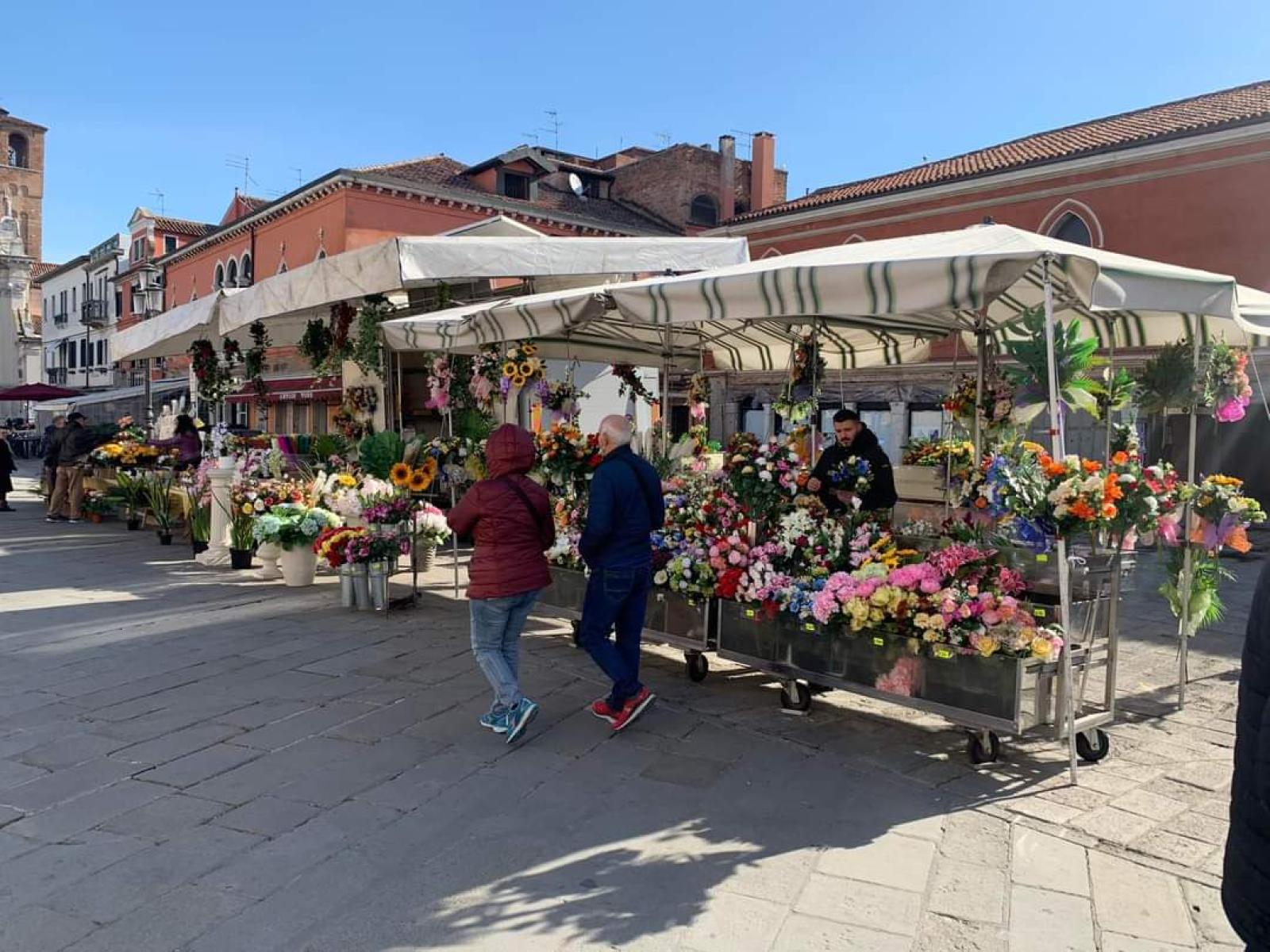 Il centro fiorisce di primavera
