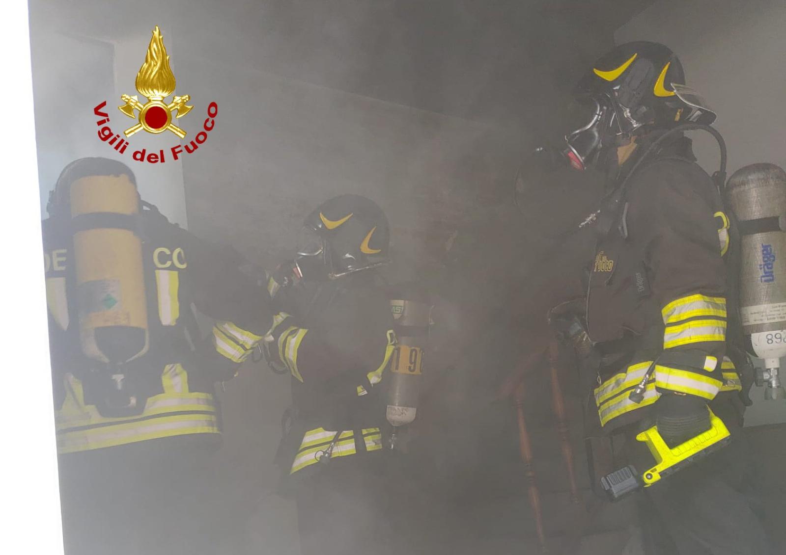 L'ombra del piromane sui due roghi a poche ore di distanza