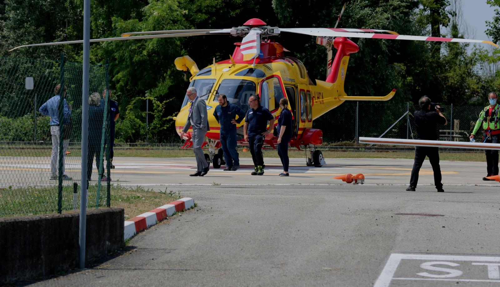 Schiacciato da un'ascensore, grave un operaio