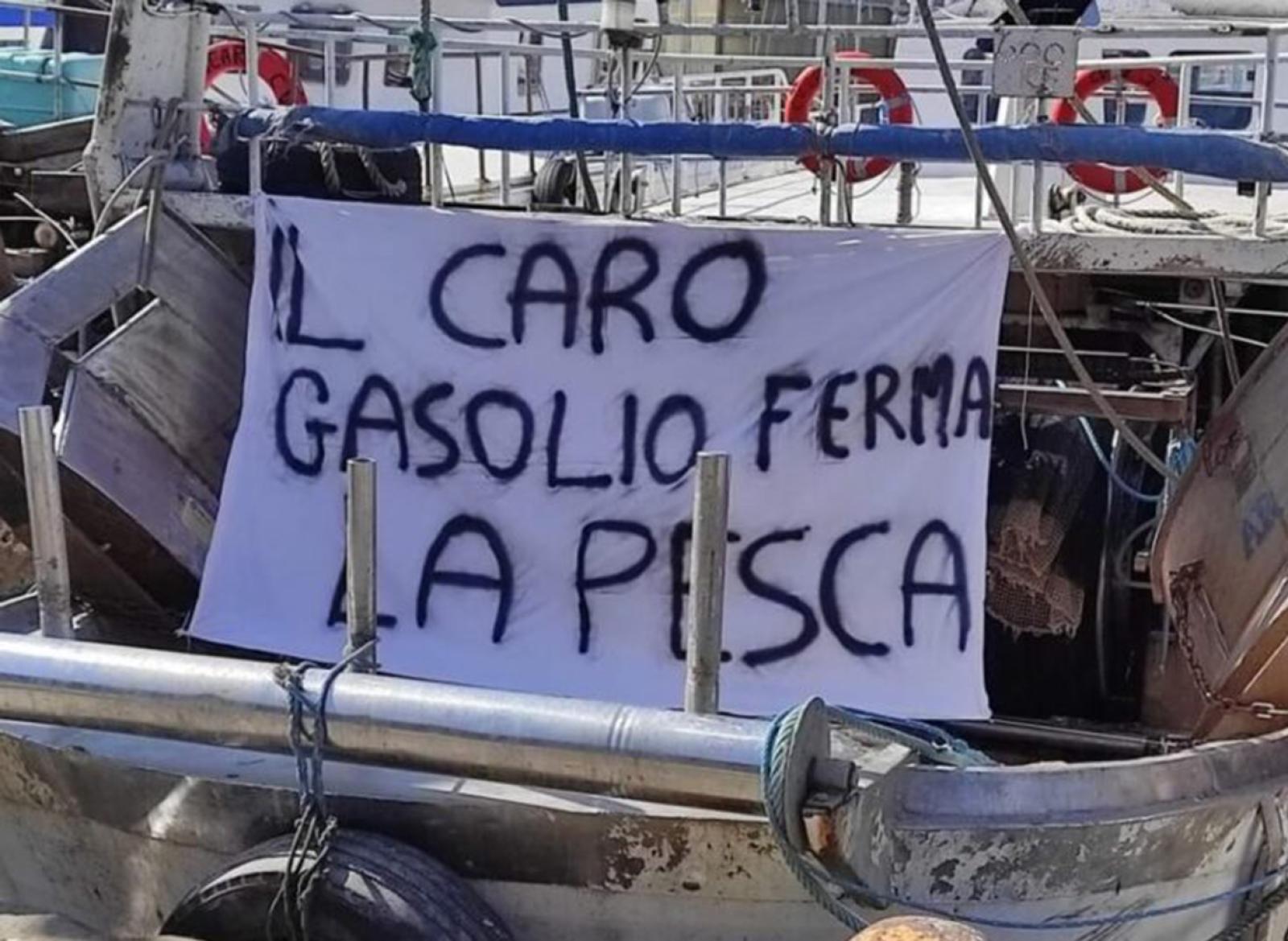 I ladri di gasolio assaltano le corriere