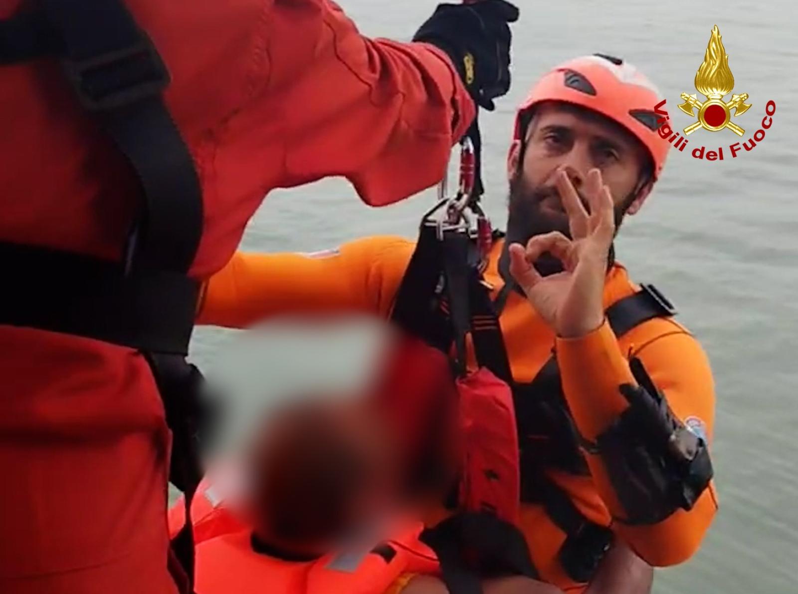 Malore a bordo di un peschereccio, pescatore soccorso in elicottero