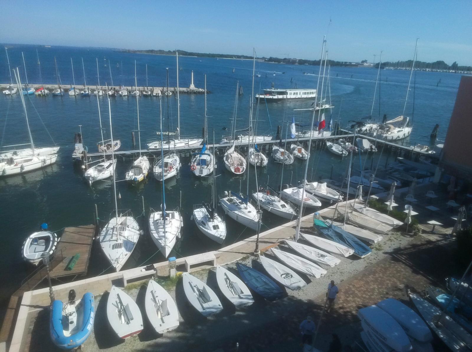 Anziano trovato morto in acqua