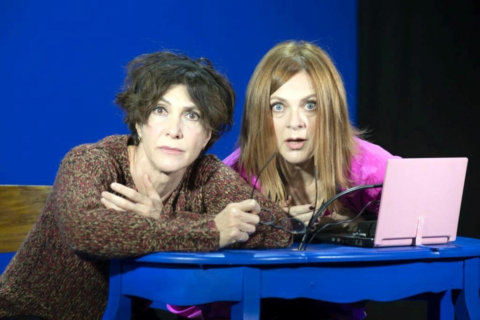 Monti e Massironi amiche in chat... con sorpresa