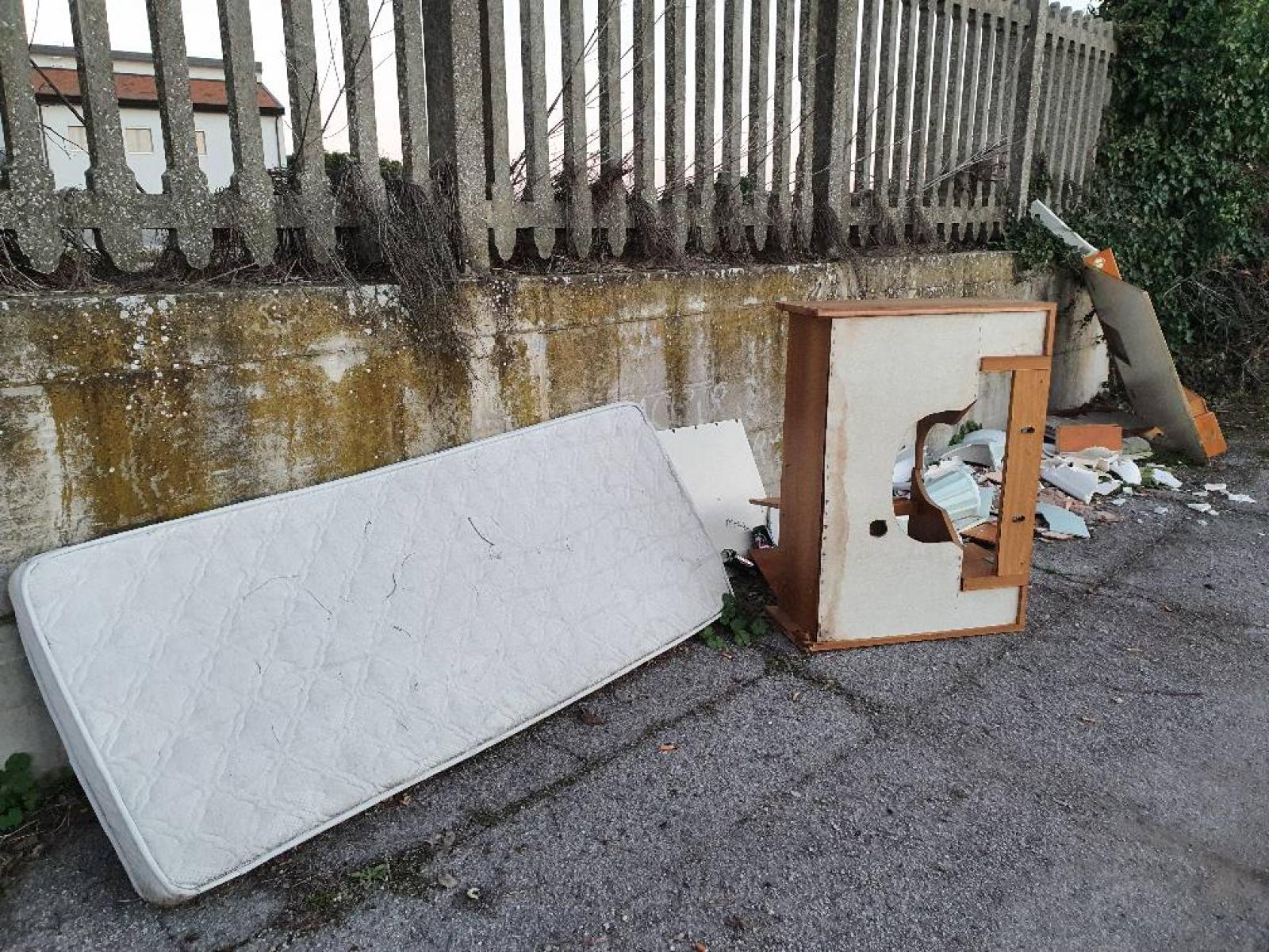 Rifiuti ingombranti, Veritas cambia strategia