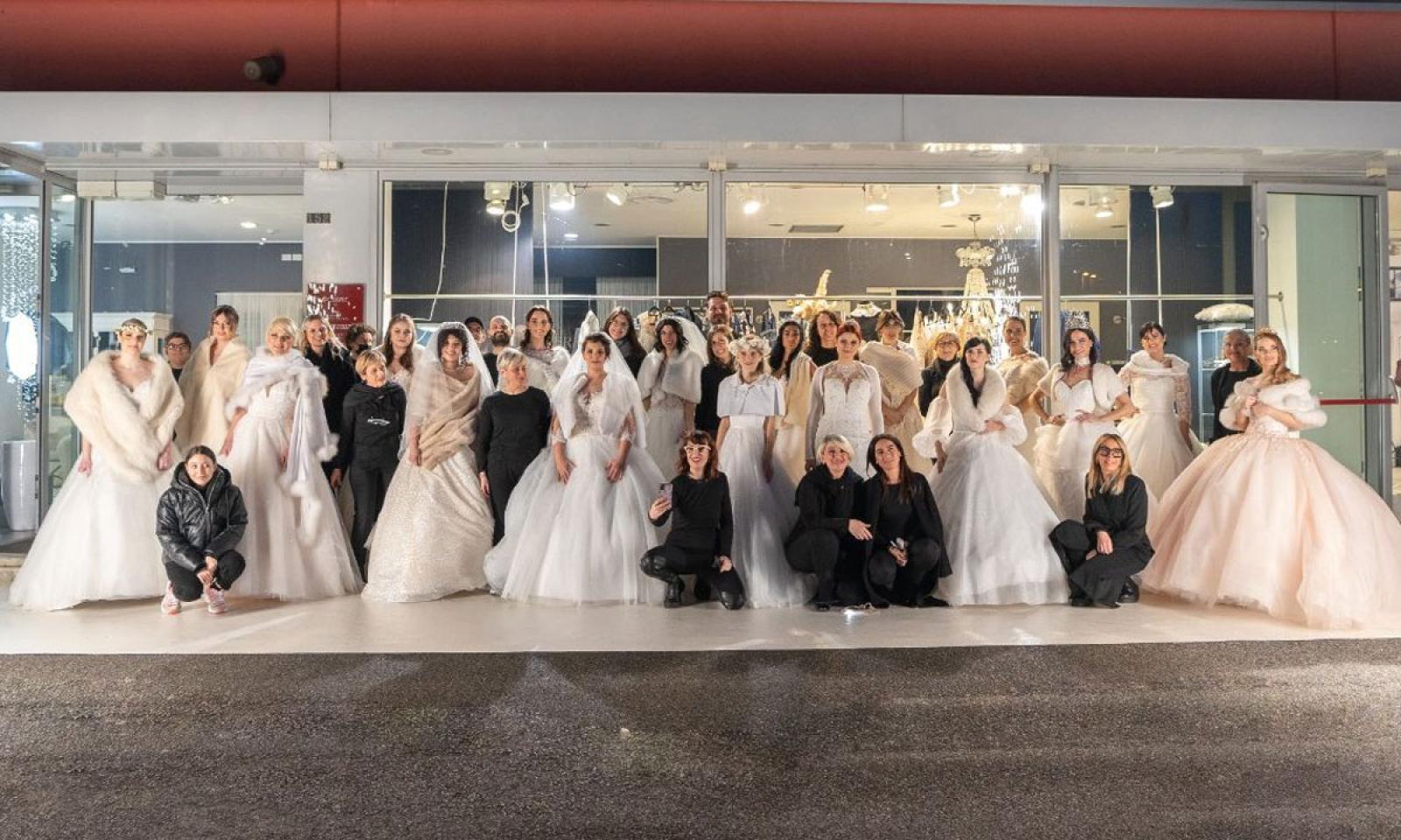 Bellissime spose per un giorno, in passerella