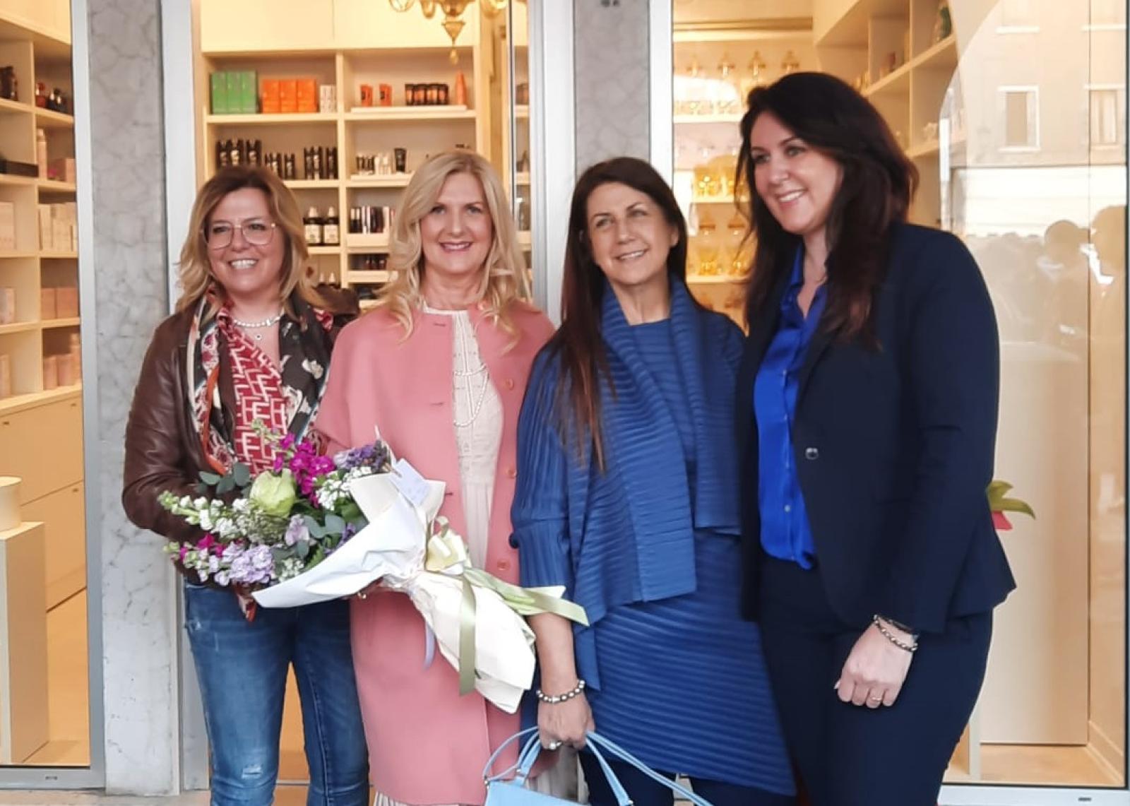 "AlchEmyst", la natura abbraccia il corpo