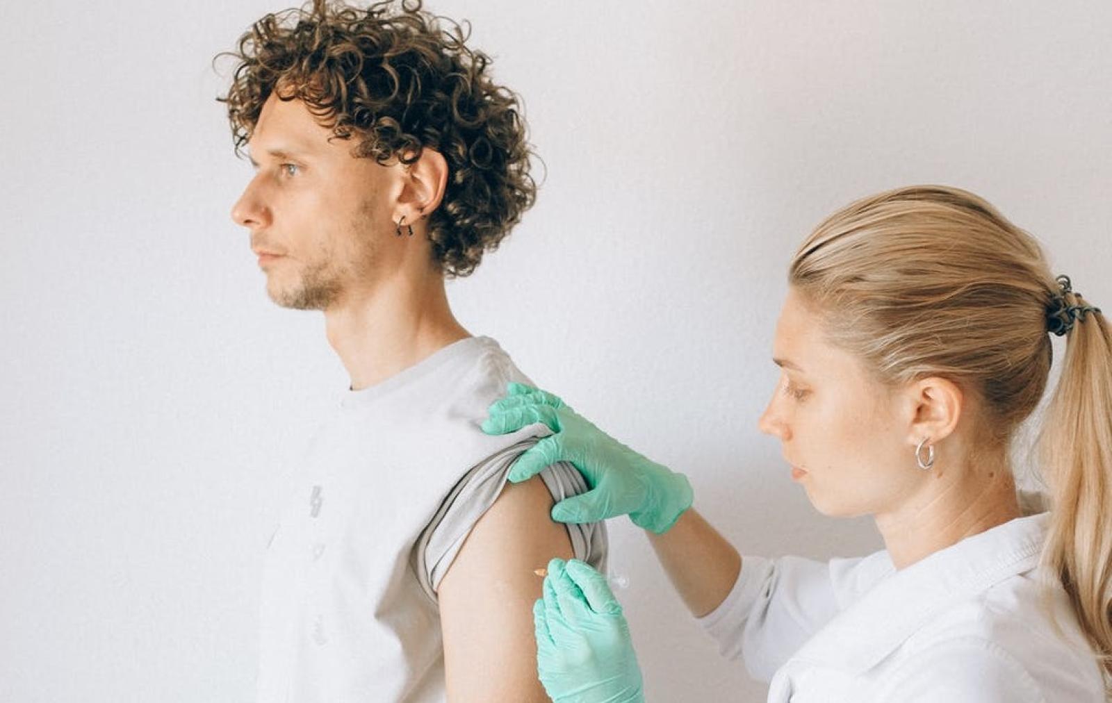 "La quarta dose non la decidiamo noi"