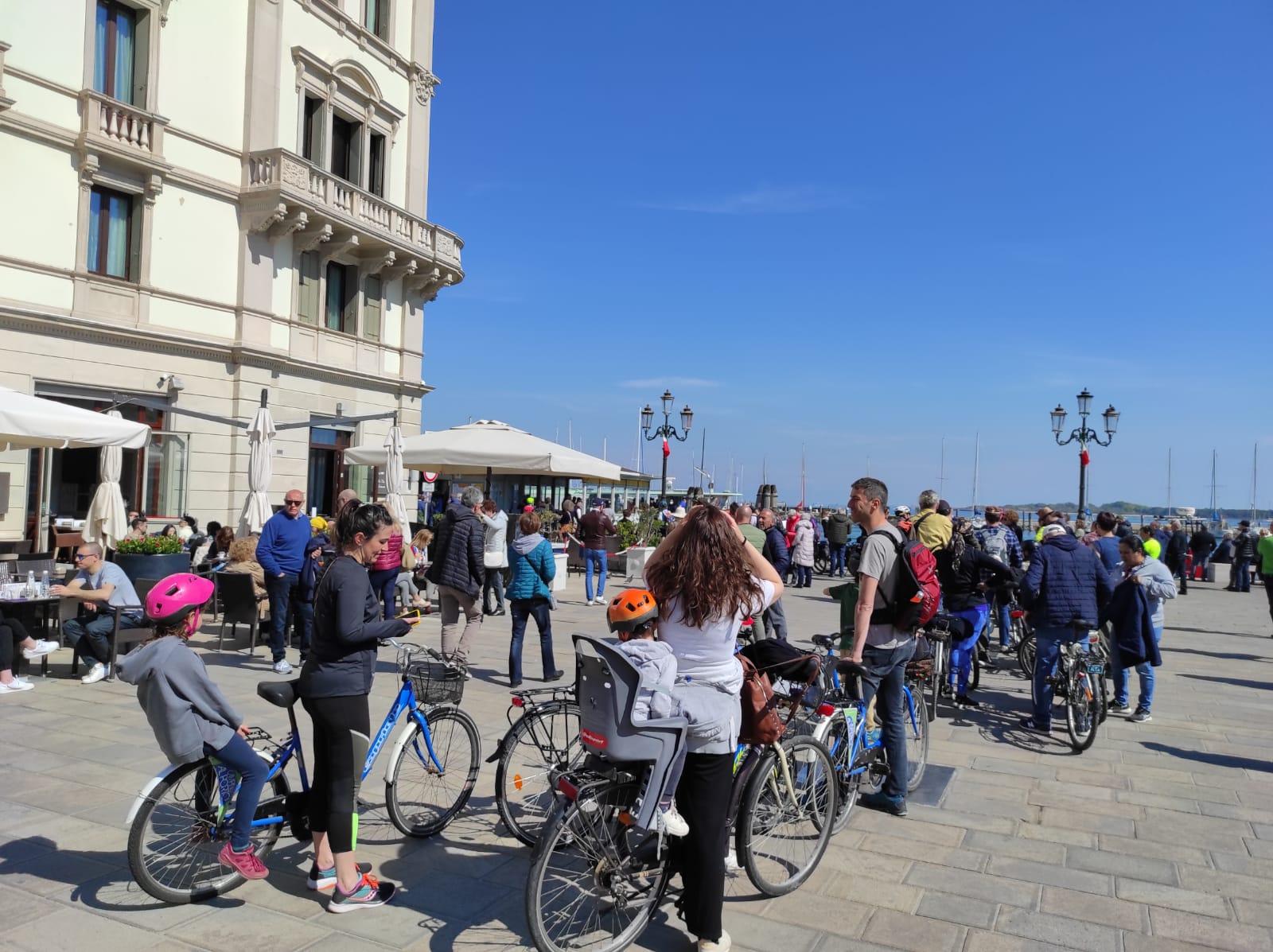 Park Unione full e code all'imbarcadero