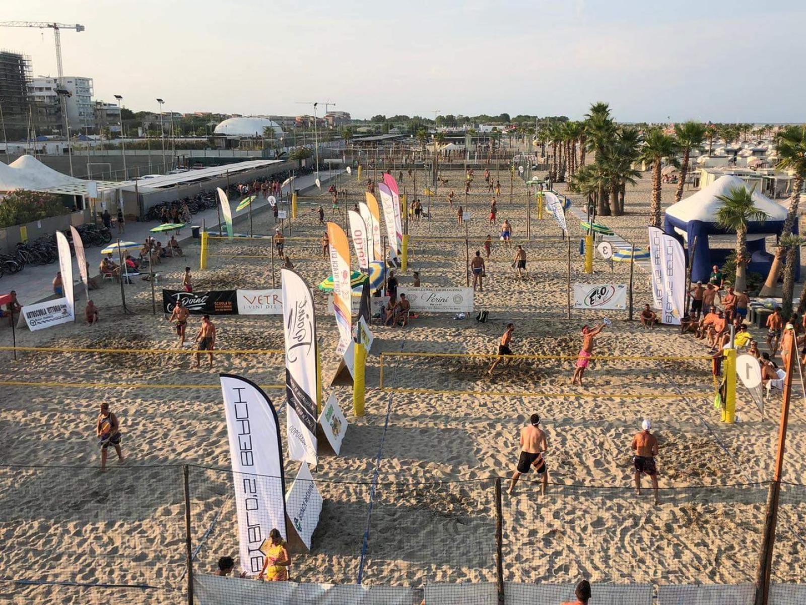 Giugno di beach tennis all'Astoria