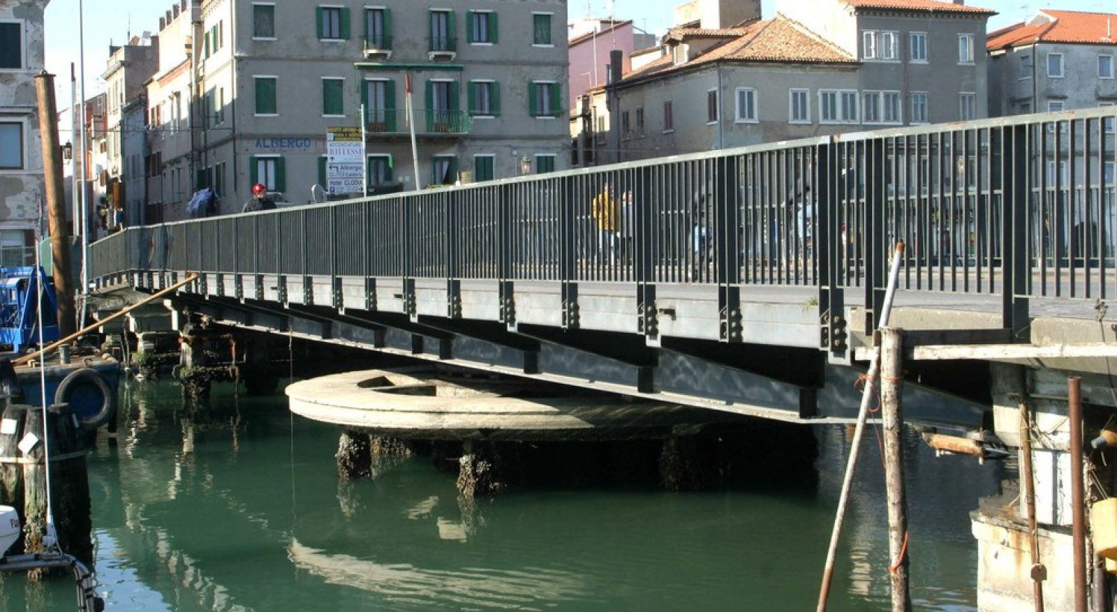 Problemi al ponte girevole, cambiano gli orari
