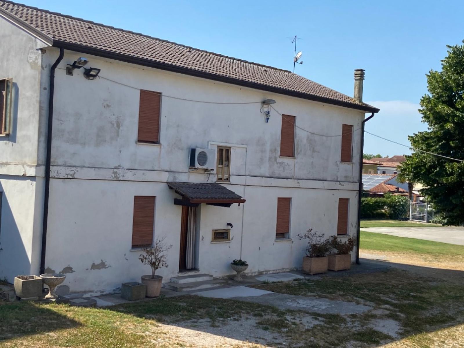 Tentano il furto durante la messa