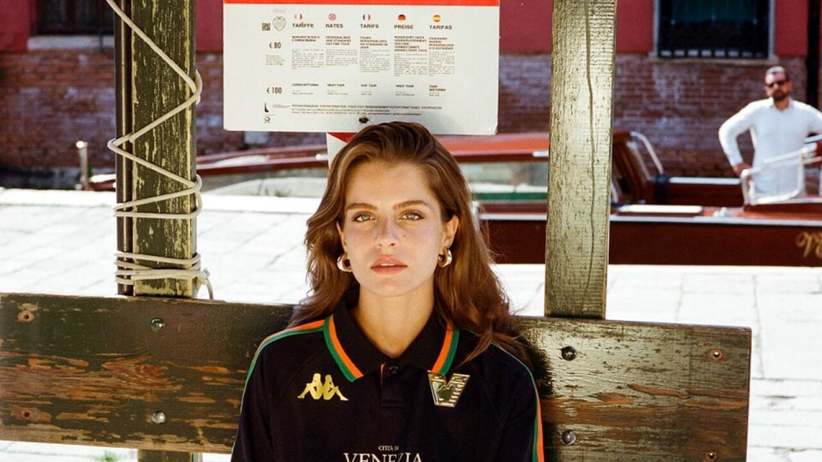 Il Venezia presenta la nuova maglia anni '90