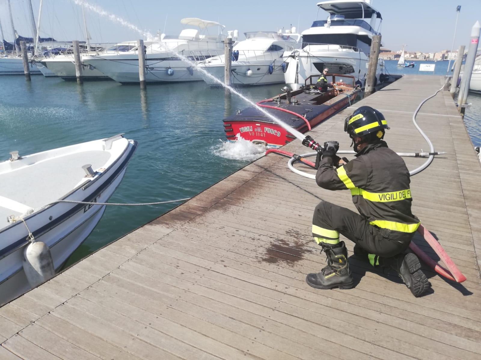 Esercitazione antincendio in Darsena