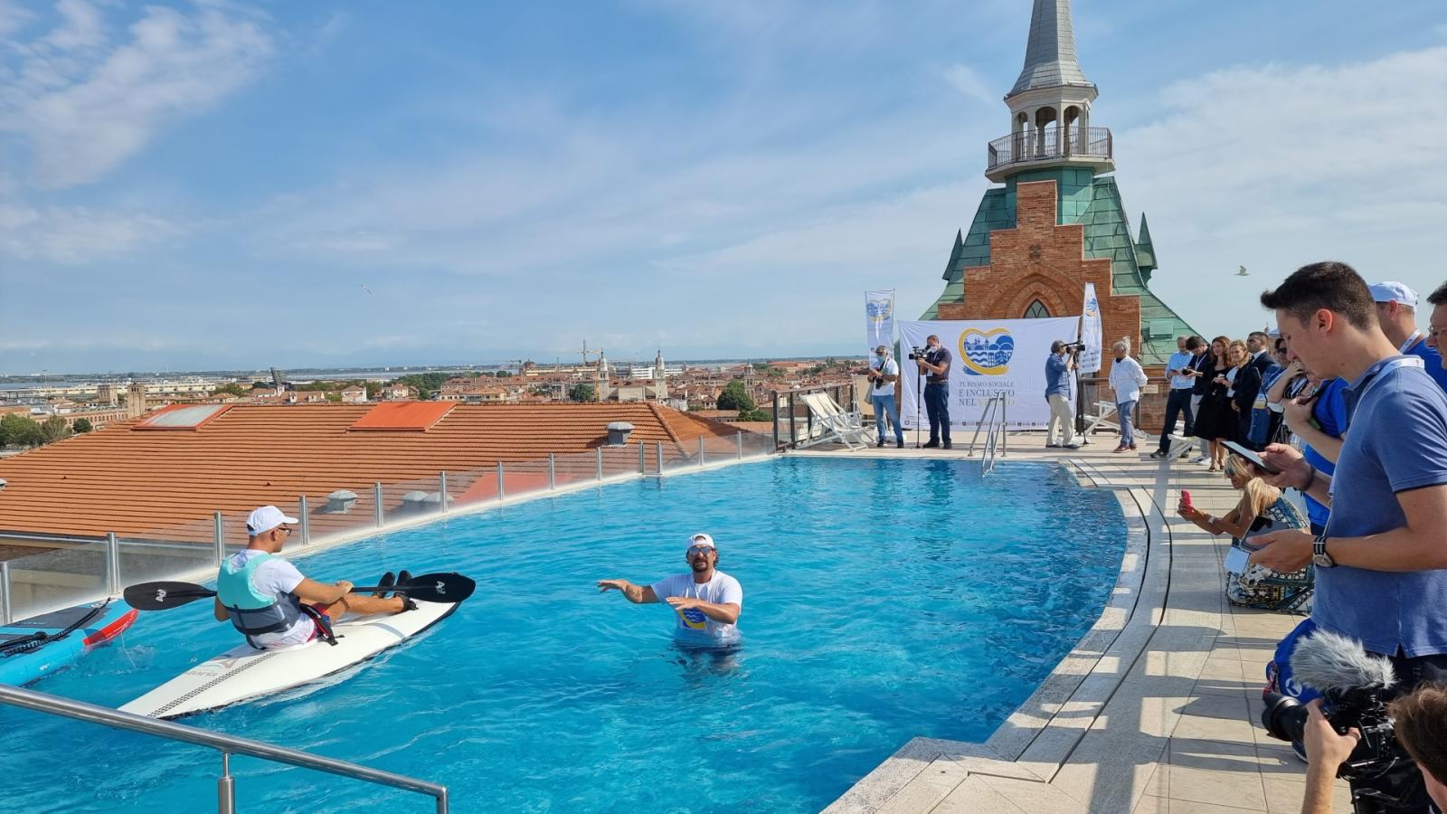 Surfare sulle onde, anche i disabili possono