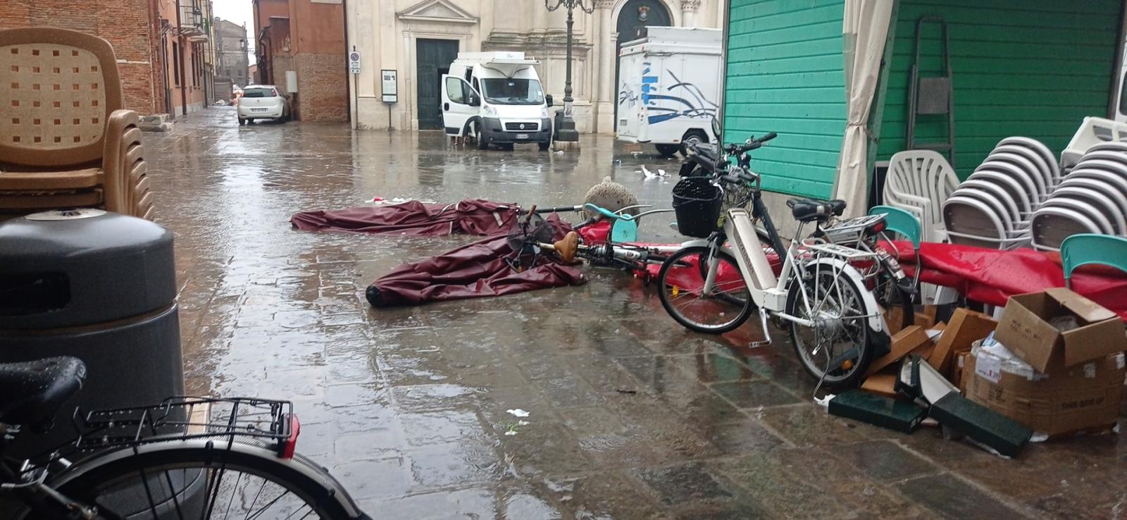 Ore 12,30 una bomba d'acqua devasta Chioggia e il litorale
