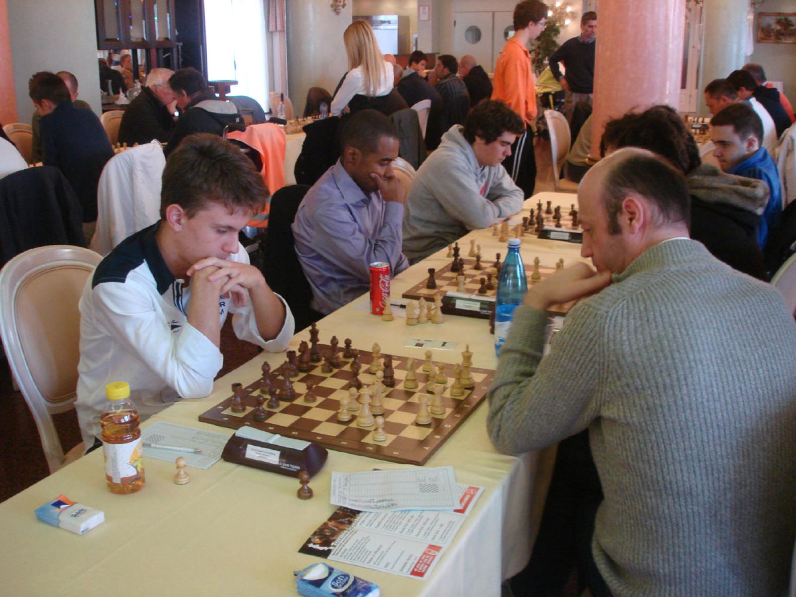 Torneo di scacchi con le star del gioco