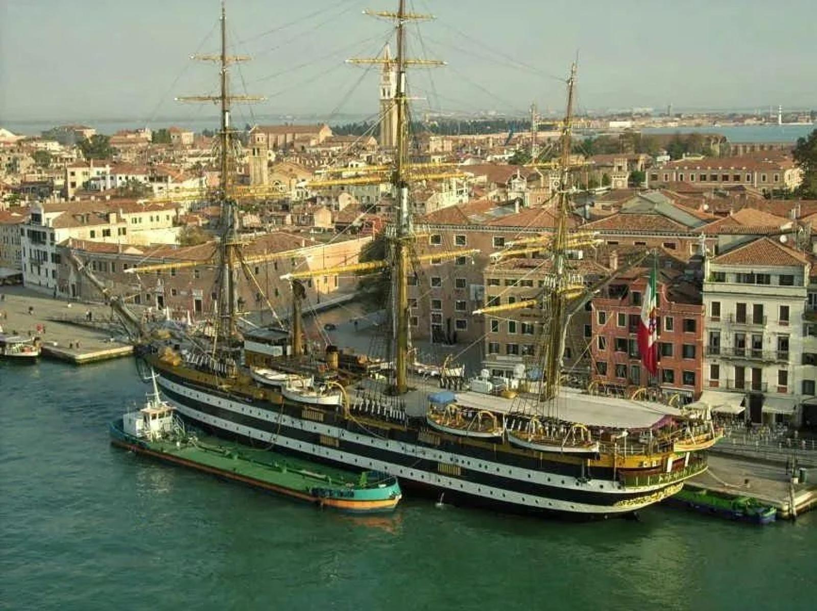 C'&egrave; la Vespucci, &egrave; sempre una festa