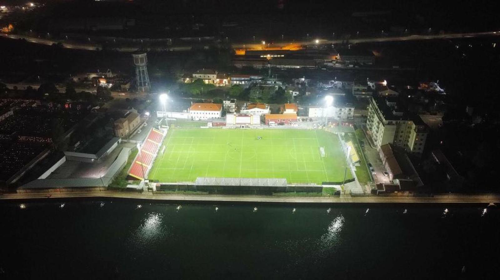 Fiat lux allo stadio Ballarin, illuminazione completa
