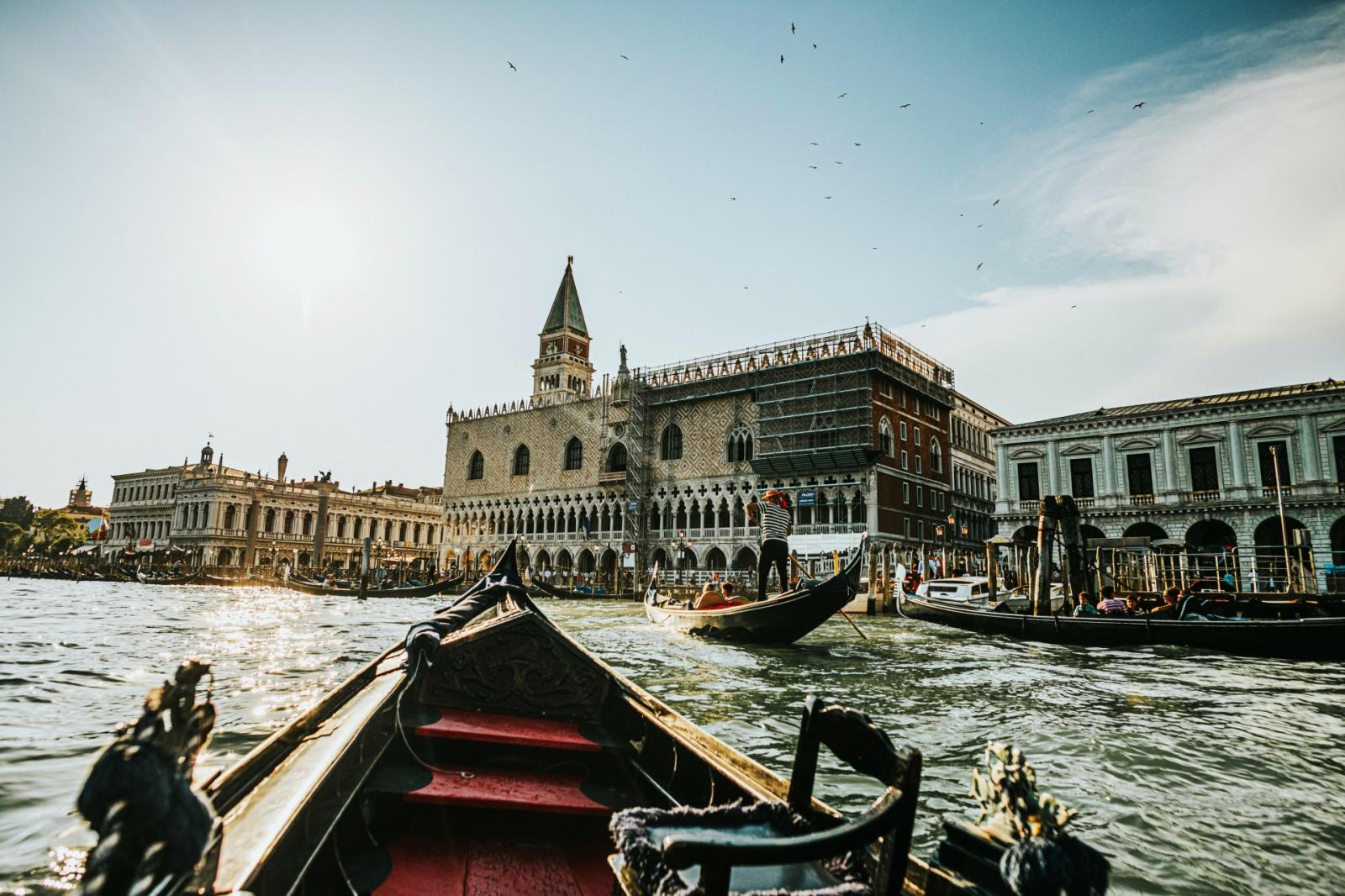 Rubano la gondola, 20enni turisti nei guai