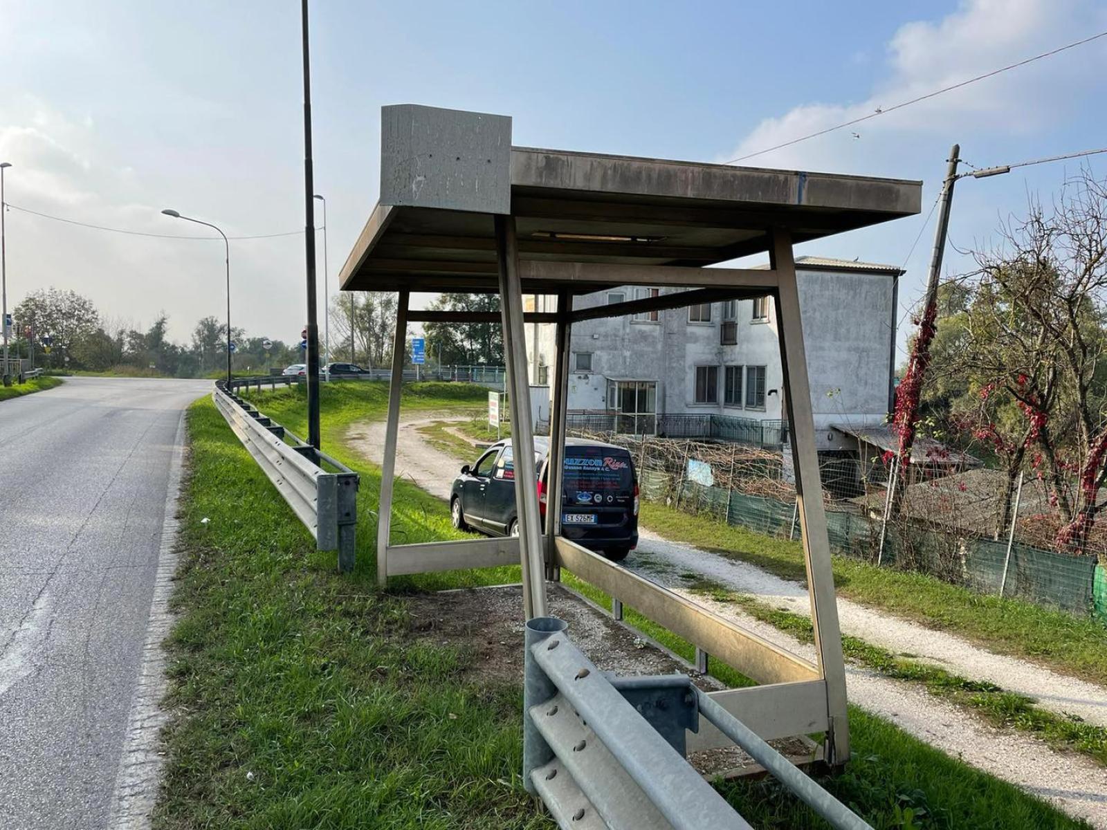 Al via il restyling delle pensiline dei bus