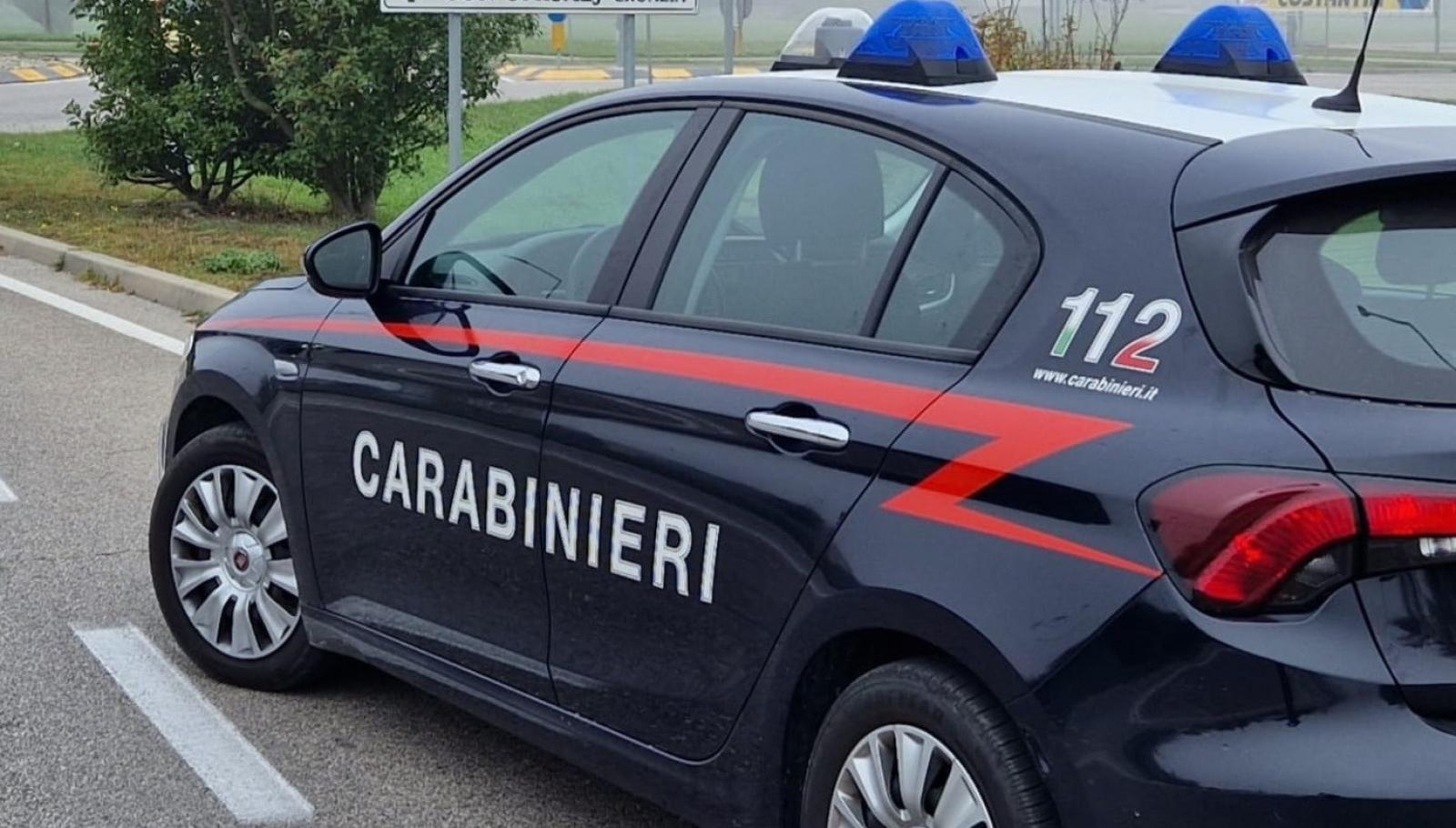Per quarant'anni con una bomba a mano in casa