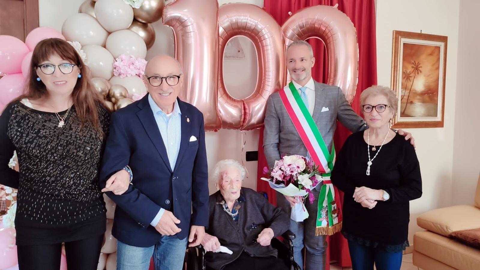 Nonna Ines ne compie cento