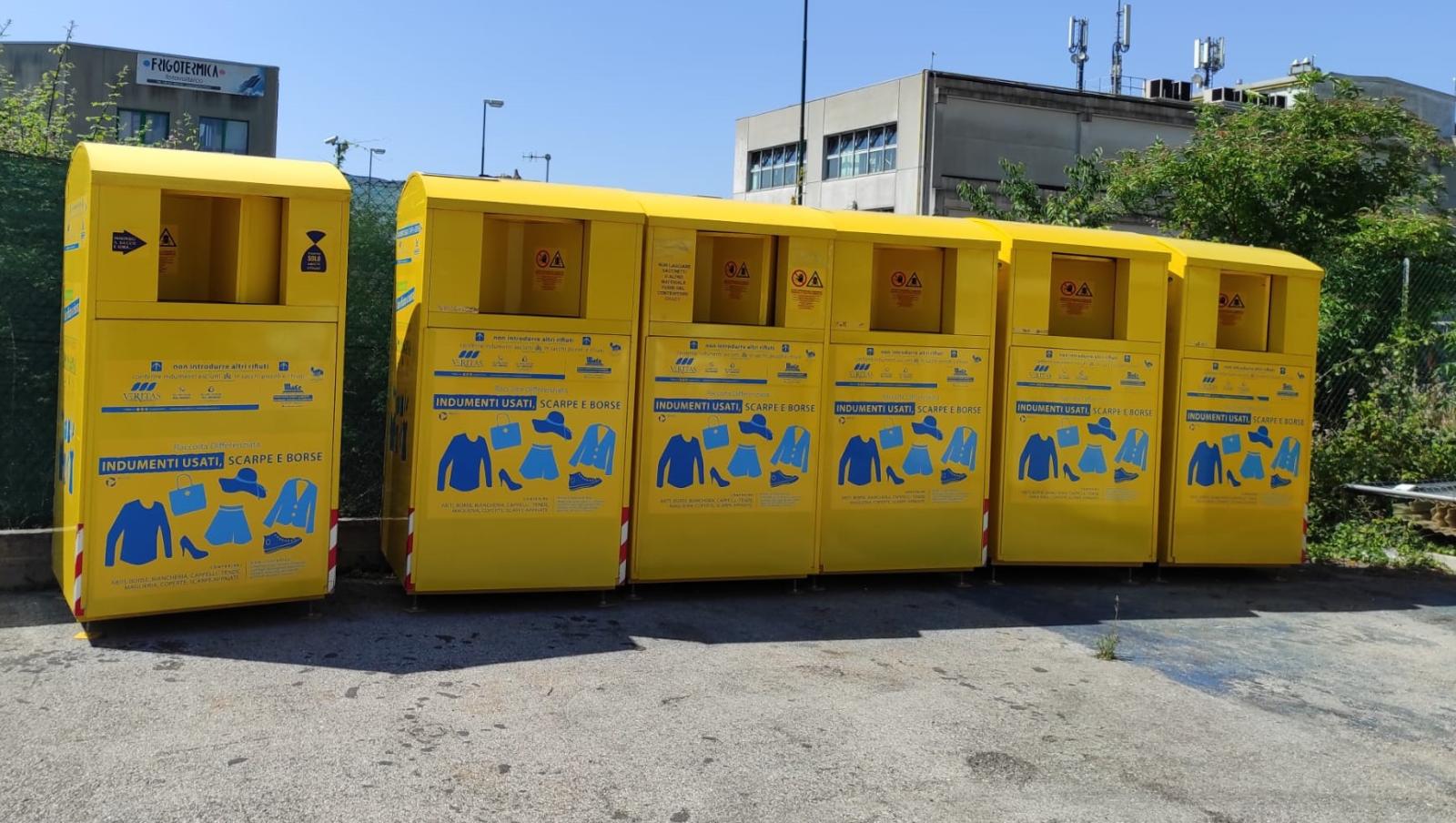 Vestiti abbandonati, ora basta