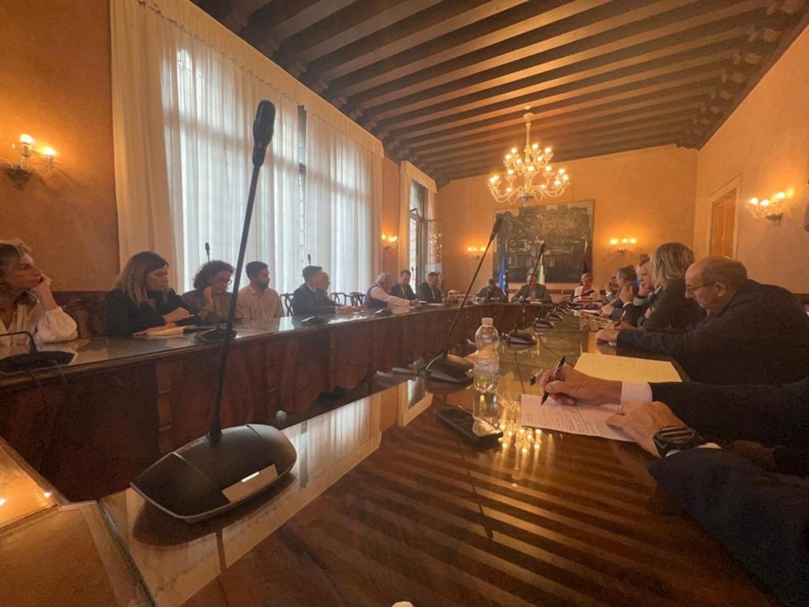 Incendi nelle pinete, confronto con la Regione