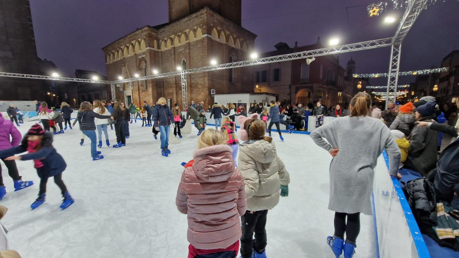 Musica, show e befane in pista