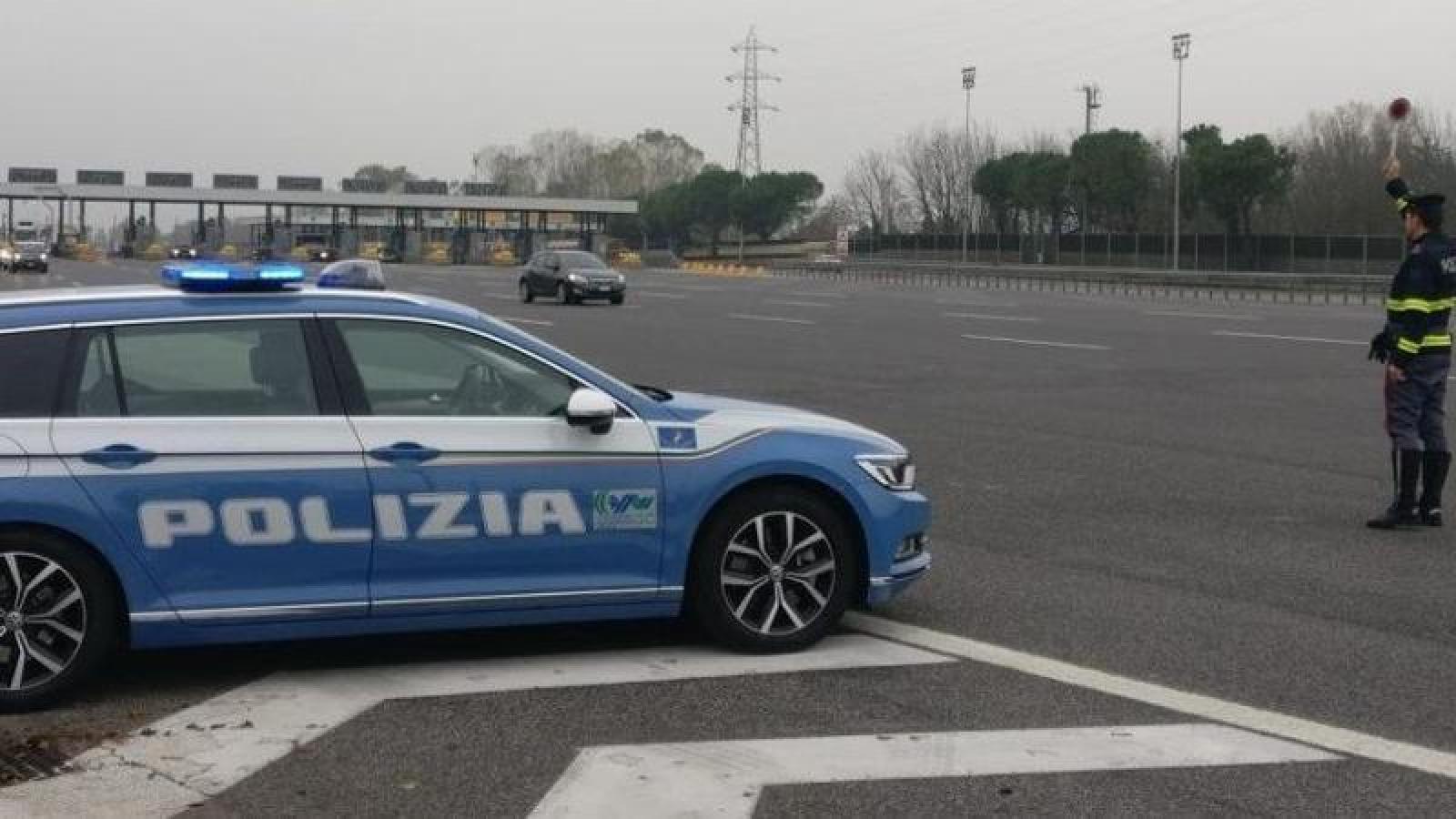 Ubriaco a zig zag col tir in A4: strage sfiorata