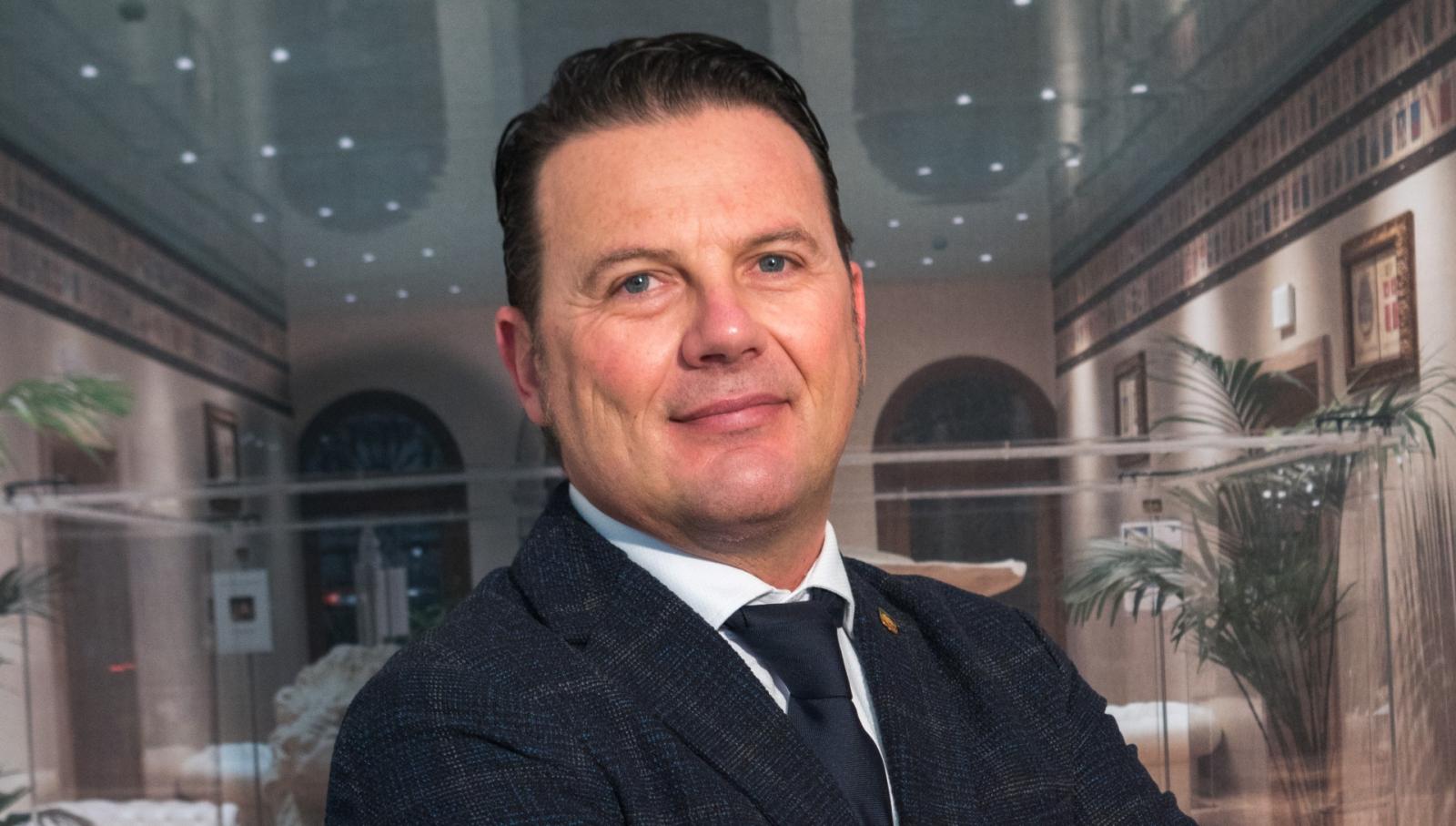 Bus, Dolfin replica a Tiozzo