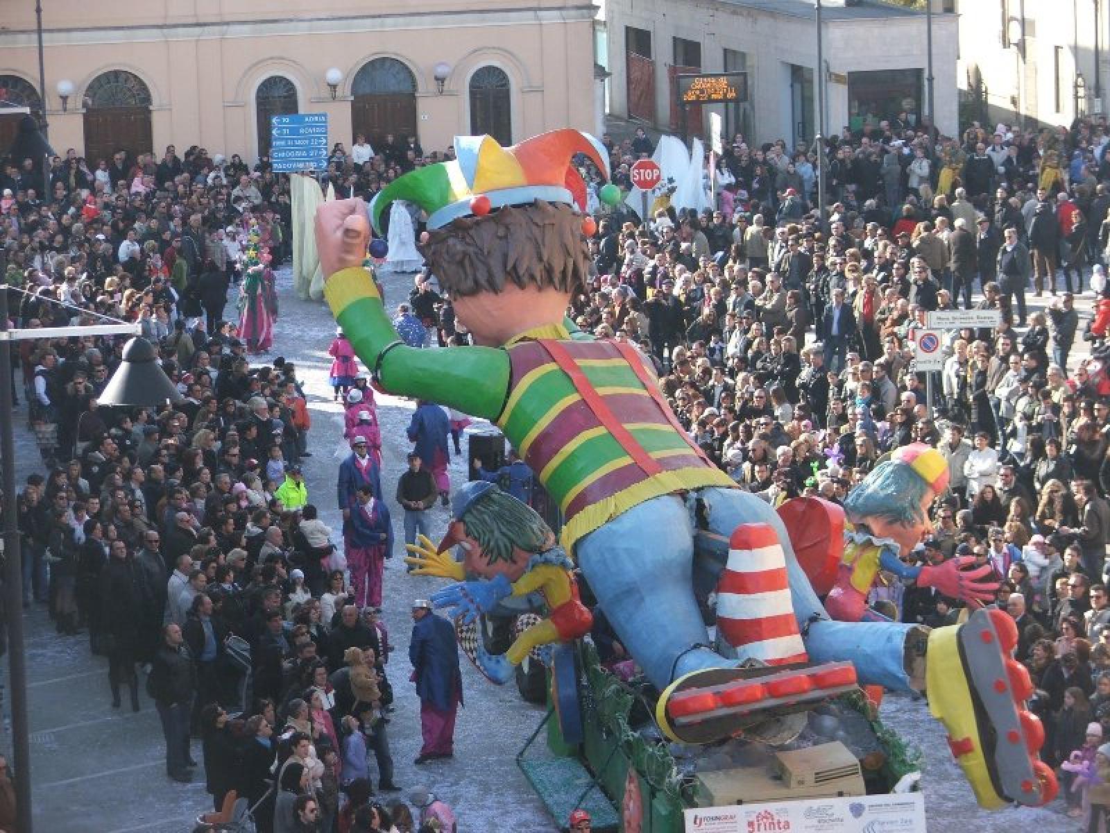 I carri allegorici tornano sabato notte