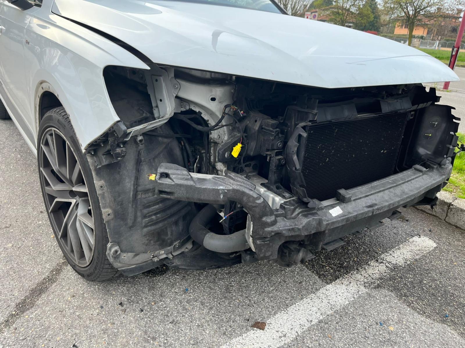 Hanno rubato tutto, persino il volante