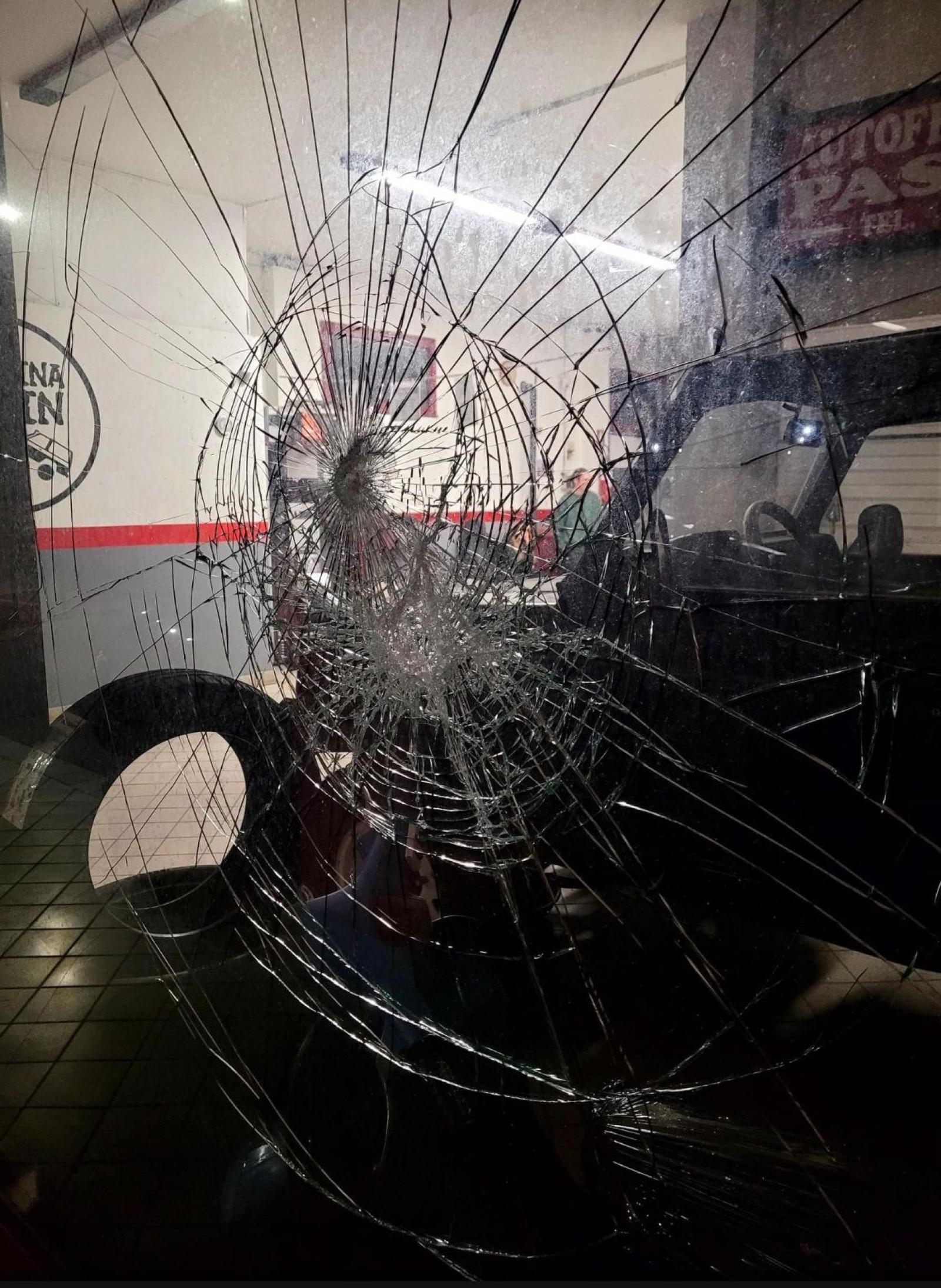 Assalto all'autofficina al grido di "Allah akbar"