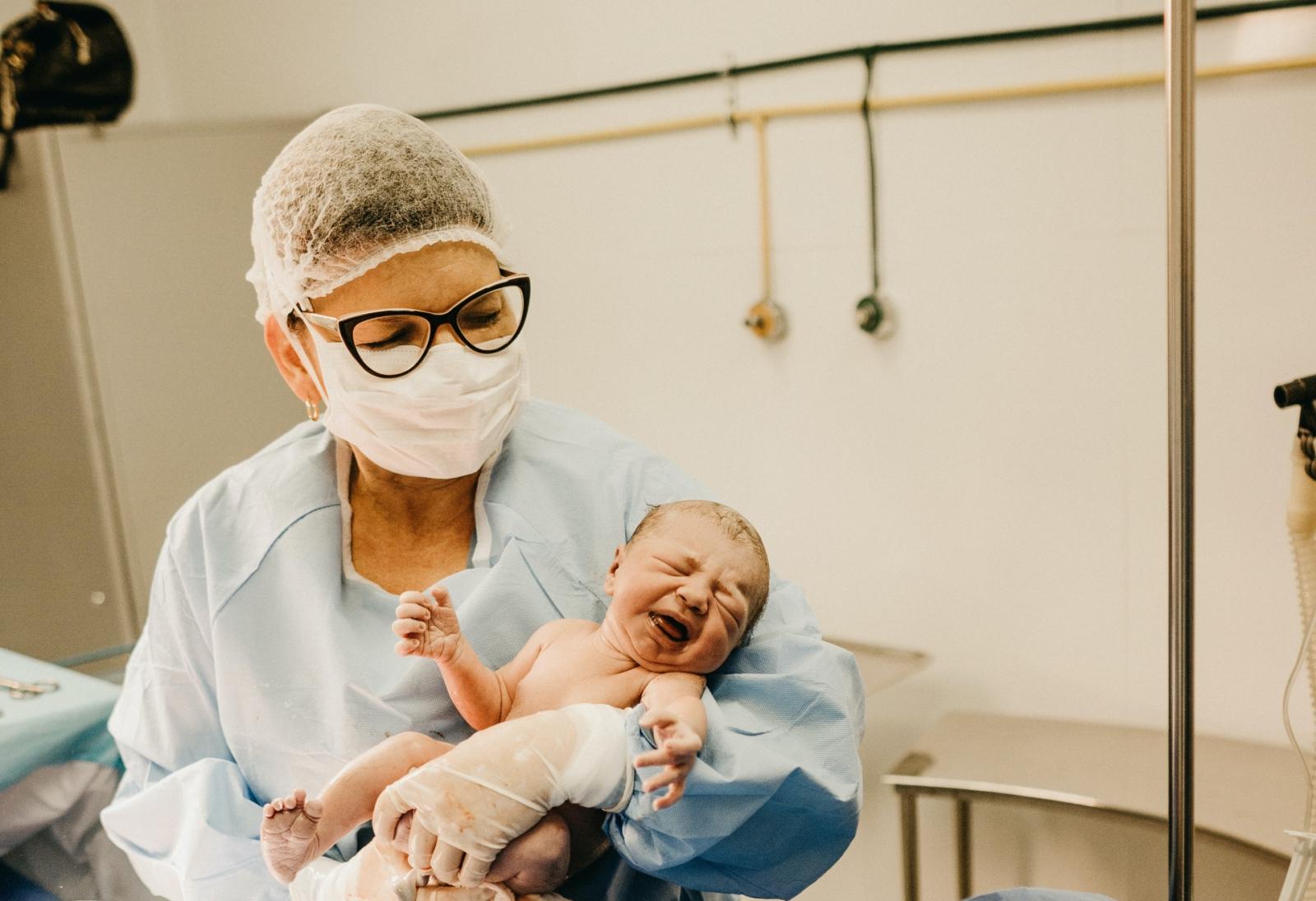 Chioggia celebra le ostetriche