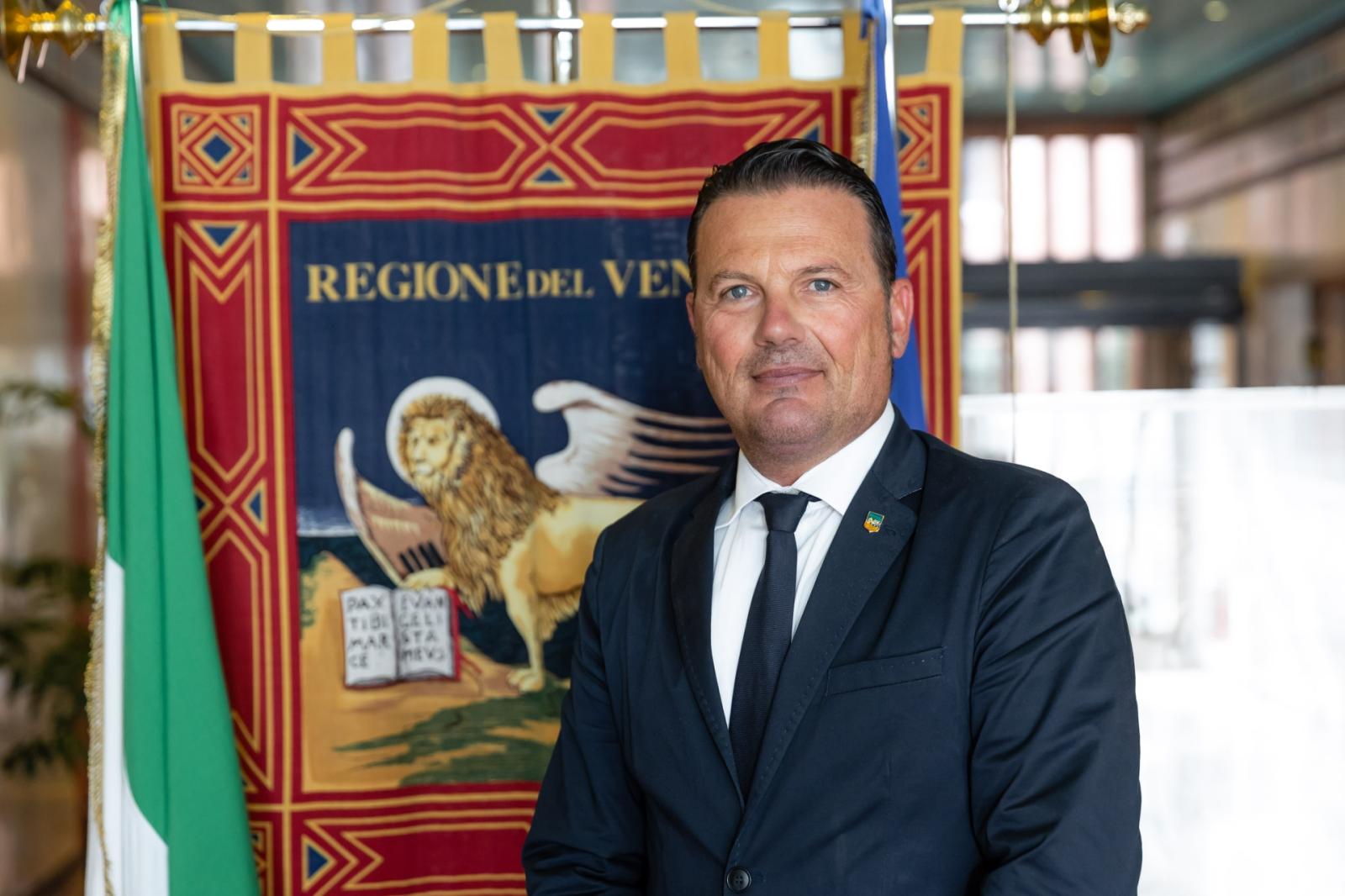 "L'amore per Venezia passa per azioni come quelle dei gondolieri sub"