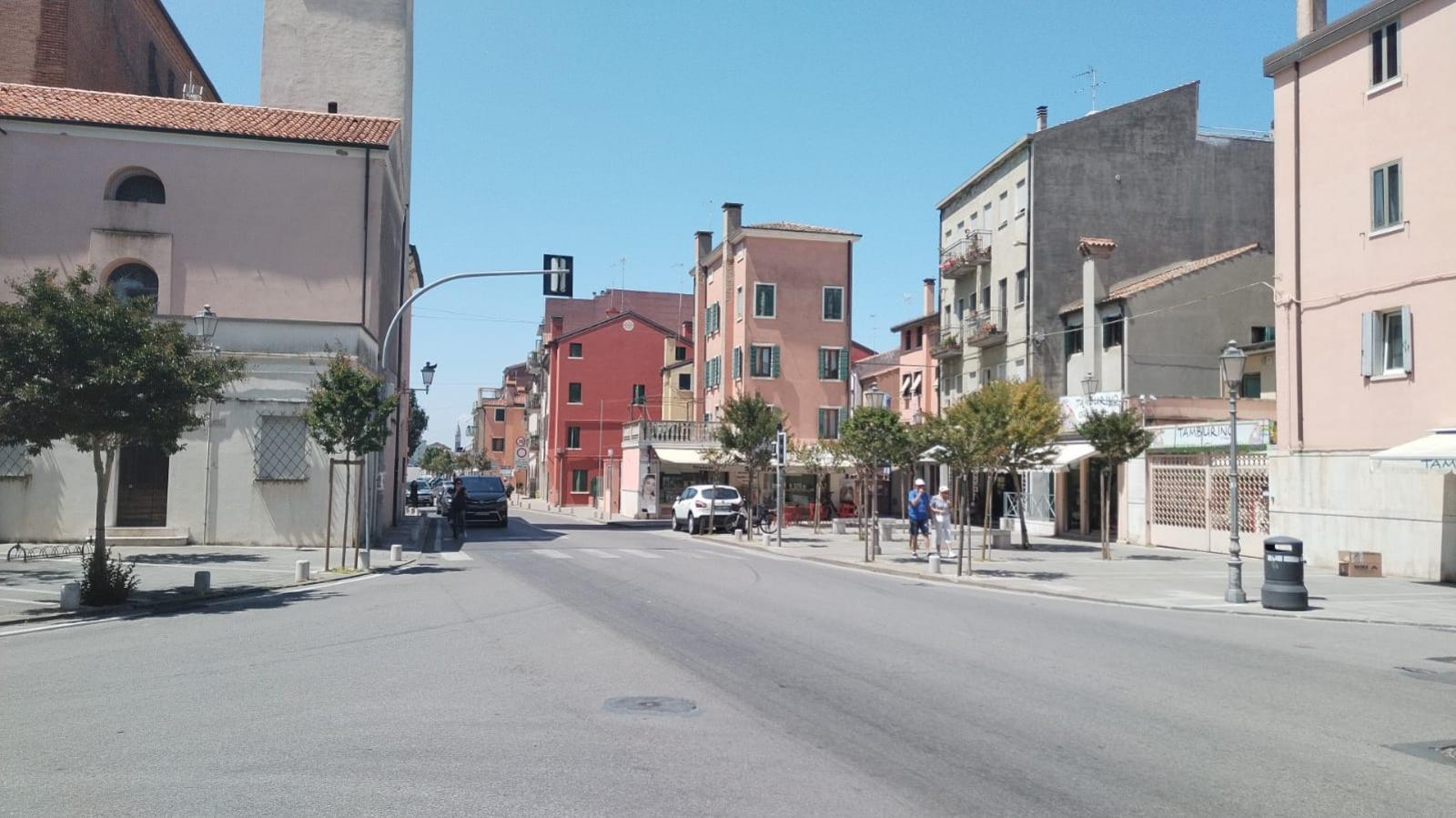 Urla e schiamazzi, residenti esausti