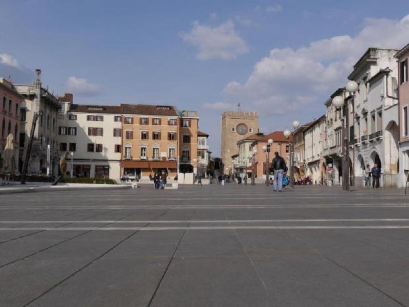 Piazza Ferretto e dintorni: bici e monopattini solo a mano. Ribadita l&rsquo;ordinanza