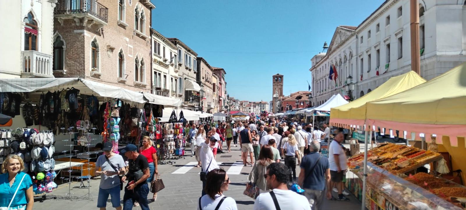 Santi patroni, ieri la festa oggi le messe