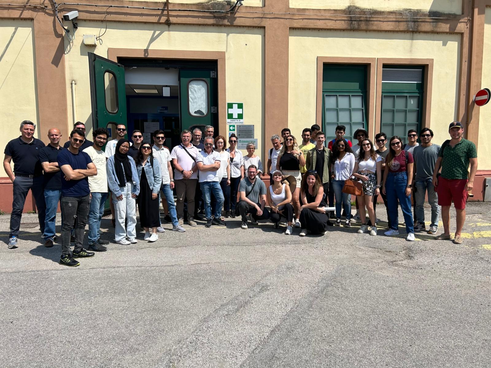 Studenti a lezione sul Canalbianco