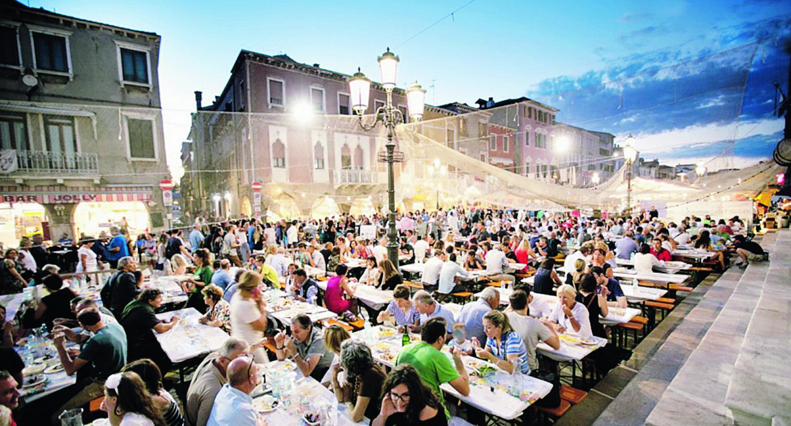 Tradizioni culinarie e atmosfera magica torna in centro la storica sagra del pesce