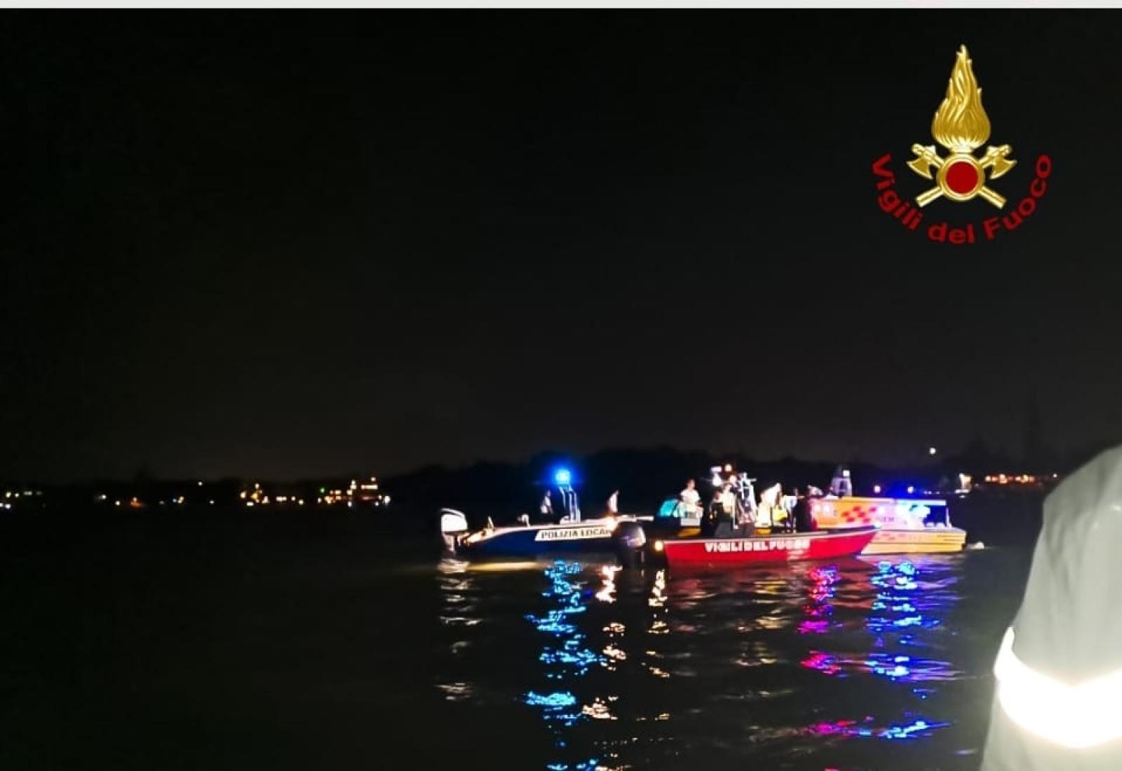 Schianto sulla briccola dopo il Redentore, muore un giovane