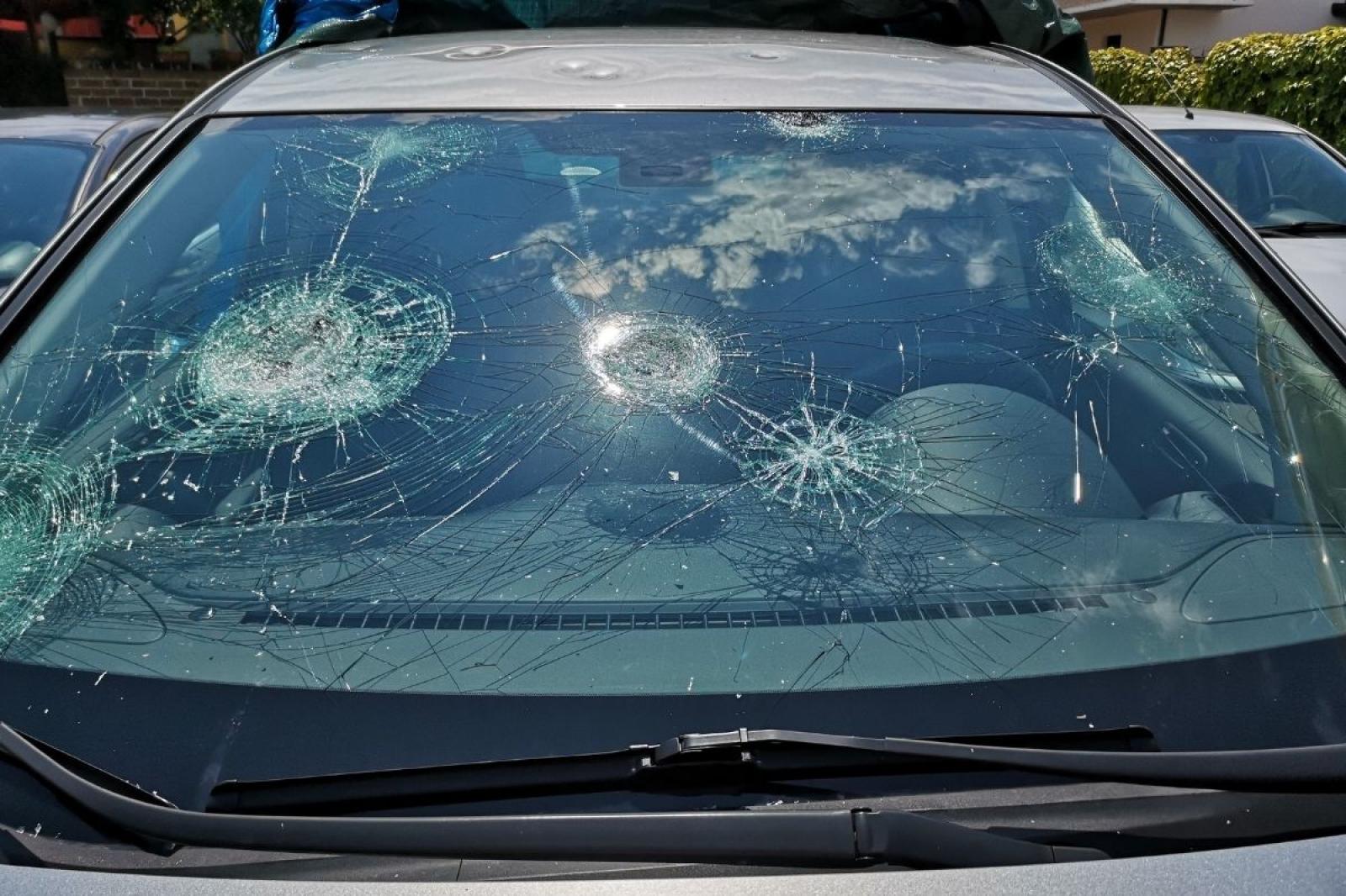 Danni alle auto, Ciambetti propone di aprire i garage coperti dei centri commerciali anche la sera