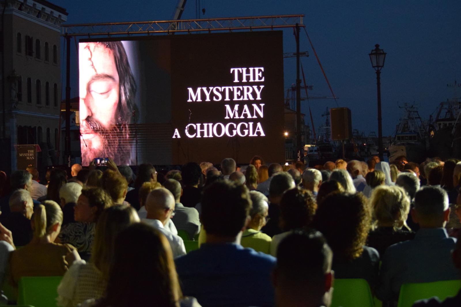 &ldquo;The Mystery Man&rdquo; ancora critiche e polemiche dal Pd
