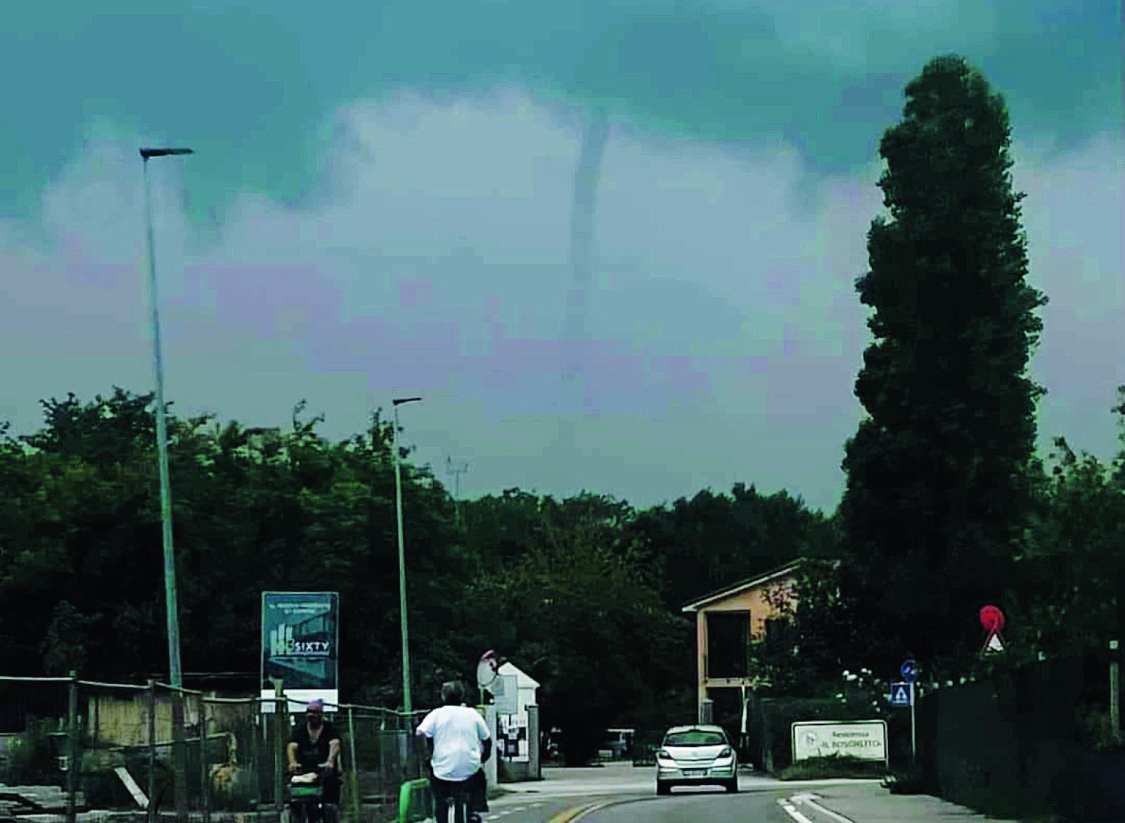 Tromba d&rsquo;aria sferza il lungomare