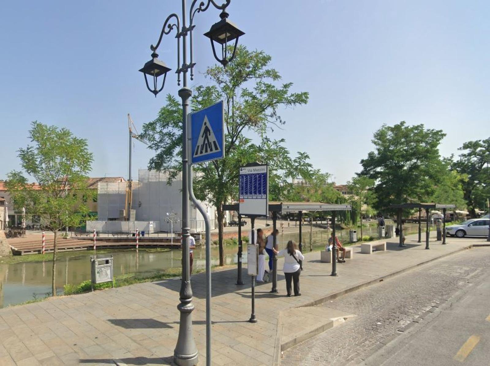 Giovanissimi salvano un anziano caduto in canale